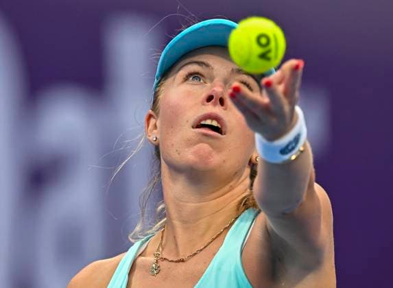Qatar TotalEnergies Open - Day 2 Magdalena Frech of Poland is in action during her first-round match against Victoria Azarenka of Belarus at the WTA, Tennis Damen 1000-Qatar TotalEnergies Open tennis tournament at the Khalifa International Tennis Complex in Doha, Qatar, on February 12, 2024. DOHA Qatar  Copyright: xNoushadxThekkayilx originalFilename:varittyakkal-qatartot240212_np0kw.jpg
