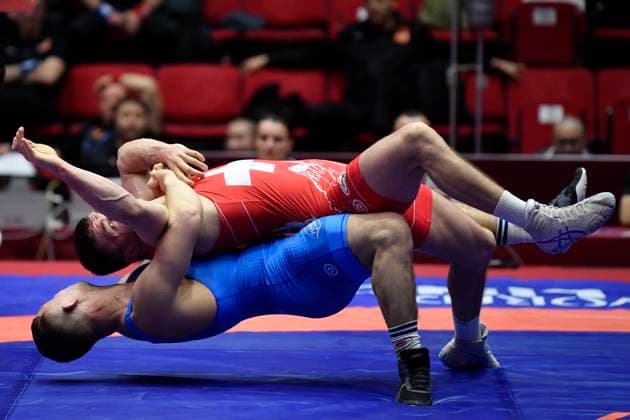 Bilder des Jahres 2024, Sport 02 Feburar Sport Themen der Woche KW07 Sport Bilder des Tages BUCHAREST - WRESTLING EUROPEAN CHAMPIONSHIPS - 12 FEB 2024 Ramon Betschart of Switzerland competes during the Senior Wrestling European Championships Qualification Round GR 87 kg match against Szymon Szymonowicz of Poland, in Bucharest, Romania, February 12, 2024. Copyright: xAlexxNicodimx