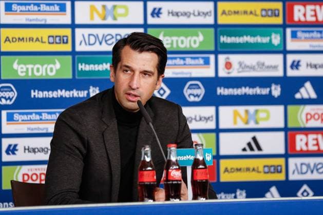 Sportchef Jonas Boldt ( HSV ) spricht zur Entlassung von Trainer Tim Walter ( HSV nicht im Bild ) Deutschland , Hamburg , Volksparkstadion , Fussball , Bundesliga , 2. Fussball Bundesliga , Hamburger SV Pressekonferenz *** Head of Sport Jonas Boldt HSV speaks on the dismissal of coach Tim Walter HSV not in picture Germany , Hamburg , Volksparkstadion , Football , Bundesliga , 2 Soccer Bundesliga , Hamburger SV Press Conference