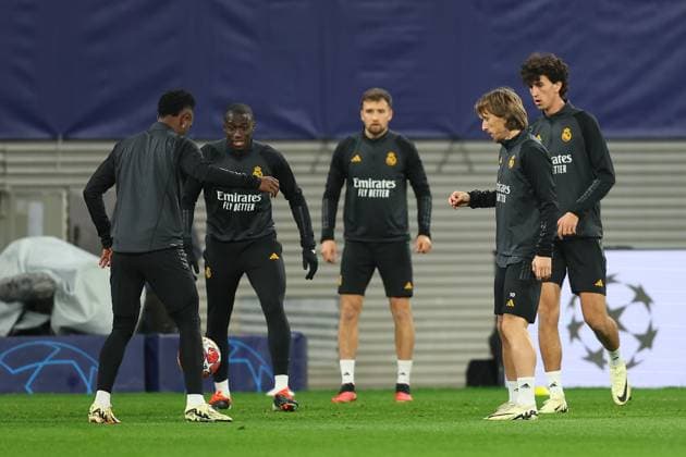 Sport Bilder des Tages Abschlusstraining Real Madrid UEFA Champions League Leipzig, 12.02.2024, Red Bull Arena, Fußball, Männer, Saison 2023 2024, UEFA Champions League, Achtelfinale, Abschlusstraining Real Madrid , Im Bild: Aufwärmen Real Madrid ,