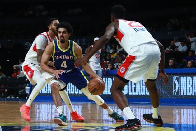 NBA, Basketball Herren, USA G League: Mexico City Capitanes V Ontario Clippers February 11, 2024 in Mexico City, Mexico: Alexey Borges (4) of Capitanes drives to the basket during the NBA G League match between Mexico City Capitanes and Ontario Clippers at Mexico City Arena. on February 11, 2024. In Mexico City, Mexico. (Photo by Carlos Santiago Eyepix Group) Copyright: xCarlosxSantiago xEyepixxGroupx CS_11022024_111504