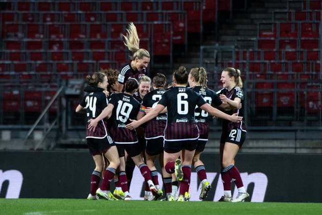 Selma Magnusdottir (FC Nuernberg, 37), Vanessa Haim (FC Nuernberg, 19), Jessica May (FC Nuernberg, 06), Lara Schmidt (FC Nuernberg, 27), Medina Desic (FC Nuernberg, 30) jubeln ueber das Tor zum 1:1 Ausgleich, GER, FC Nuernberg vs Bayer 04 Leverkusen, Fussball Google Pixel Frauen Bundesliga, 13. Spieltag, Saison 2023 2024, 12.02.2024 DFB regulations prohibit any use of photographs as image sequences and or quasi-video GER, FC Nuernberg vs Bayer 04 Leverkusen, Fussball Google Pixel Frauen Bundesliga, 13. Spieltag, Saison 2023 2024, 12.02.2024 Nuernberg Copyright: xEibner-Pressefoto Memmlerx EP_MMR