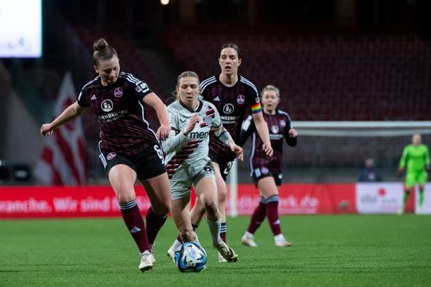 Jessica May (FC Nuernberg, 06) im Zweikampf mit Elisa Senß (Bayer 04 Leverkusen, 06), GER, FC Nuernberg vs Bayer 04 Leverkusen, Fussball Google Pixel Frauen Bundesliga, 13. Spieltag, Saison 2023 2024, 12.02.2024 DFB regulations prohibit any use of photographs as image sequences and or quasi-video GER, FC Nuernberg vs Bayer 04 Leverkusen, Fussball Google Pixel Frauen Bundesliga, 13. Spieltag, Saison 2023 2024, 12.02.2024 Nuernberg Copyright: xEibner-Pressefoto Memmlerx EP_MMR