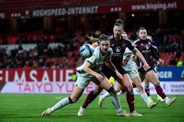 Karolina Lea Vilhjalmsdottir (Bayer 04 Leverkusen, 18) im Zweikampf mit Jessica May (FC Nuernberg, 06), GER, FC Nuernberg vs Bayer 04 Leverkusen, Fussball Google Pixel Frauen Bundesliga, 13. Spieltag, Saison 2023 2024, 12.02.2024 DFB regulations prohibit any use of photographs as image sequences and or quasi-video GER, FC Nuernberg vs Bayer 04 Leverkusen, Fussball Google Pixel Frauen Bundesliga, 13. Spieltag, Saison 2023 2024, 12.02.2024 Nuernberg Copyright: xEibner-Pressefoto Memmlerx EP_MMR