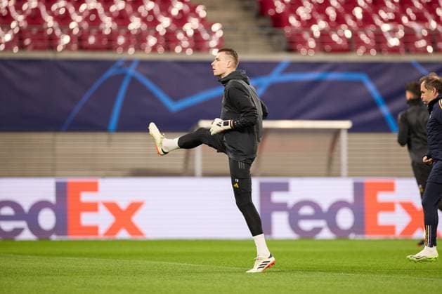 Real Madrid s training and press conference, PK, Pressekonferenz in Leipzig - 12 Feb 2024 Andriy Lunin of Real Madrid warms up during a training session on the eve of the UEFA Champions League round of 16, first-leg football match between RB Leipzig and Real Madrid CF in the Red Bull Arena. Leipzig Germany Copyright: xFedericoxTitonex xSOPAxImagesx FTITONE_0021