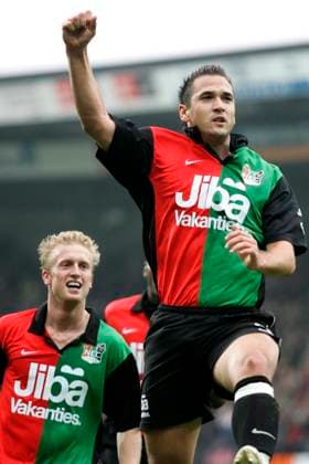 Onderwerp Subject: NEC Eredivisie Reklame: Club Team Country: NEC - FC Groningen Seizoen Season: 2007 2008 FOTO PHOTO: NEC s Jhon VAN BEUKERING (R) celebrates his goal with Rutger WORM (L) Trefwoorden Keywords: 02 $66 ±1183904569278 Nijmegen NLD Content not available for redistribution in The Netherlands directly or indirectly through any third parties. Copyright: xBSRxAgencyx 07661028H4S2494 EDITORIAL USE ONLY