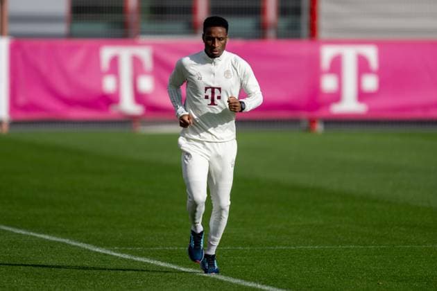 Bouna Sarr 20 (FC Bayern Muenchen), Abschlusstraining vor dem Champions League-Spiel, Achtelfinale Hinspiel gegen Lazio Rom, Saison 2023 2024 an der Saebener Strasse. 13.02.2024 DFB regulations prohibit any use of photographs as image sequences and or quasi-video Muenchen Bayern Deutschland