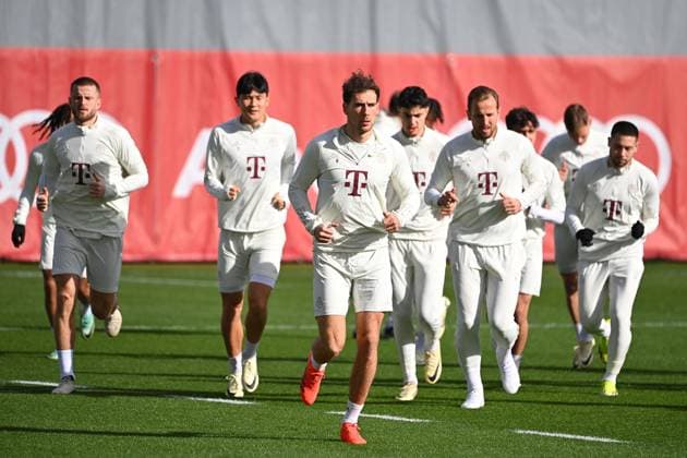 vorne:Leon GORETZKA (Bayern Muenchen), hi.v.li:Eric DIER (Bayern Muenchen)Minjae KIM (FC Bayern Muenchen), Aleksandar PAVLOVIC (Bayern Muenchen), Harry KANE (Bayern Muenchen), Raphael GUERREIRO (Bayern Muenchen). Fussball Champions League Achtelfinale. Lazio Rom - FC Bayern Muenchen ABSCHLUSSTRAINING am 13.02.2024,
