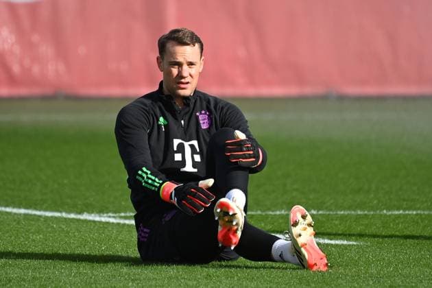 Manuel NEUER (Torwart Bayern Muenchen) beim Aufwaermen, Aktion,Einzelaktion,Einzelbild, Freisteller,Ganzkoerperaufnahme,ganze Figur Fussball Champions League Achtelfinale. Lazio Rom - FC Bayern Muenchen ABSCHLUSSTRAINING am 13.02.2024,