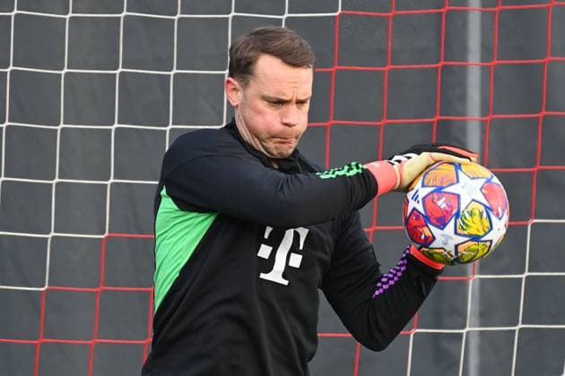 Manuel NEUER (Torwart Bayern Muenchen), Aktion,Einzelbild,angeschnittenes Einzelmotiv,Halbfigur,halbe Figur. Fussball Champions League Achtelfinale. Lazio Rom - FC Bayern Muenchen ABSCHLUSSTRAINING am 13.02.2024,