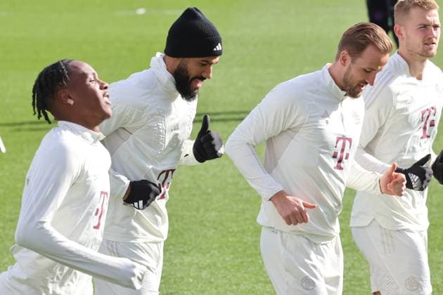 v.l. 39 Mathys Tel, 13 Eric Maxim Choupo-Moting, 9 Harry Kane, 4 Matthijs de Ligt, laufen, Gruppe Fussball Abschlusstraining des FC Bayern Muenchen vor dem UEFA Champions League-Spiel gegen Societa Sportiva Lazio, S.S. Lazio Rom 13.02.2024 Trainingsgelaende, Saebenerstr. FOTO: Mladen Lackovic LakoPress