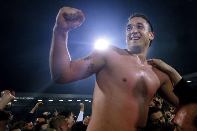 Onderwerp Subject: De Graafschap champions Jupiler League Reklame: Seizoen Season: 2006 2007 FOTO PHOTO: De Graafschap s Jhon VAN BEUKERING celebrating the championship Trefwoorden Keywords: 02 $66 ±1174927214495 DOETINCHEM NLD Content not available for redistribution in The Netherlands directly or indirectly through any third parties. Copyright: xBSRxAgencyx 07660330NE1A0229 EDITORIAL USE ONLY