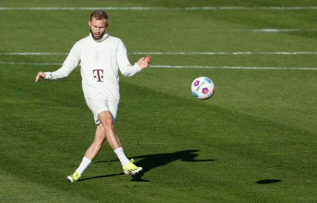13.02.2024, FC Bayern Training, Saebenerstrasse Muenchen, Fussball im Bild: Konrad Laimer (FC Bayern Muenchen) im Aufbautraining Nur für journalistische Zwecke! Only for editorial use! DFL regulations prohibit any use of photographs as image sequences and or quasi-video.