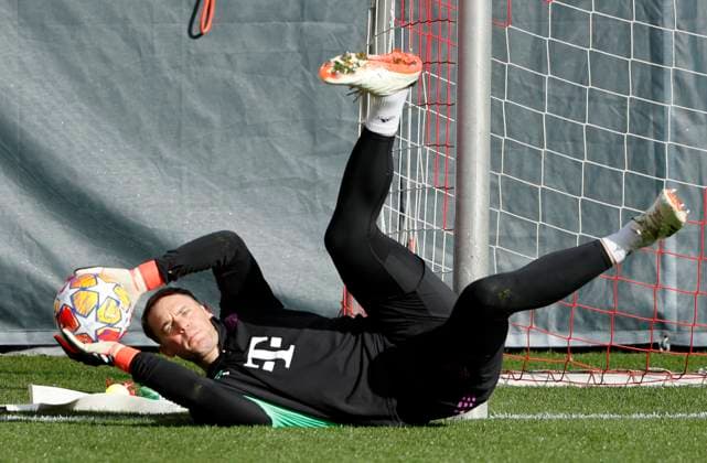 13.02.2024, FC Bayern Training, Saebenerstrasse Muenchen, Fussball im Bild: Manuel Neuer (FC Bayern Muenchen) Nur für journalistische Zwecke! Only for editorial use! DFL regulations prohibit any use of photographs as image sequences and or quasi-video.