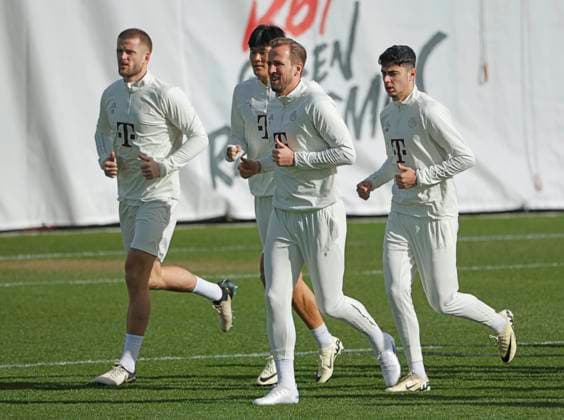 13.02.2024, FC Bayern Training, Saebenerstrasse Muenchen, Fussball im Bild: Eric Dier (FC Bayern Munechen), Min-Jae Kim (FC Bayern Muenchen), Harry Kane (FC Bayern Muenchen), Aleksandar Pavlovic (FC Bayern Muenchen) Nur für journalistische Zwecke! Only for editorial use! DFL regulations prohibit any use of photographs as image sequences and or quasi-video.