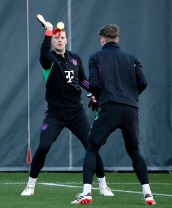 13.02.2024, FC Bayern Training, Saebenerstrasse Muenchen, Fussball im Bild: Manuel Neuer (FC Bayern Muenchen) Nur für journalistische Zwecke! Only for editorial use! DFL regulations prohibit any use of photographs as image sequences and or quasi-video.