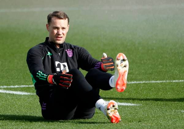 13.02.2024, FC Bayern Training, Saebenerstrasse Muenchen, Fussball im Bild: Manuel Neuer (FC Bayern Muenchen) Nur für journalistische Zwecke! Only for editorial use! DFL regulations prohibit any use of photographs as image sequences and or quasi-video.