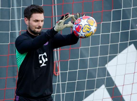 13.02.2024, FC Bayern Training, Saebenerstrasse Muenchen, Fussball im Bild: Sven Ulreich (FC Bayern Muenchen) Nur für journalistische Zwecke! Only for editorial use! DFL regulations prohibit any use of photographs as image sequences and or quasi-video.