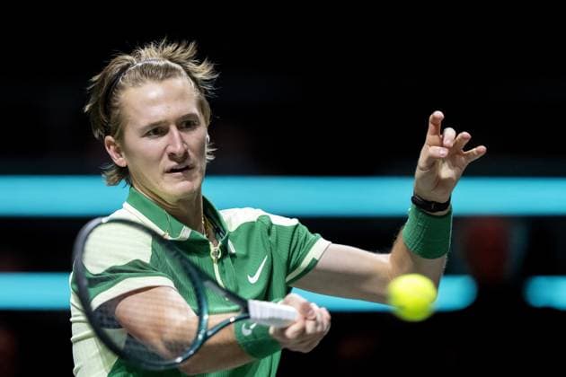 ROTTERDAM - Sebastian Korda (USA) in action against Alex de Minaur (AUS) during the second day of the ABN AMRO Open tennis tournament in Ahoy. ANP SANDER KONING ABN AMRO Open 2024 xVIxANPxSportx xxANPxIVx 491027075 originalFilename: 491027075.jpg