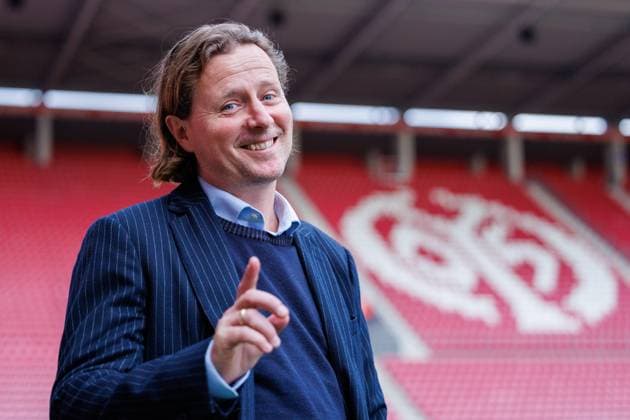 Vorstellung von BO HENRIKSEN als neuer Cheftrainer des 1. FSV Mainz 05, Mainz, 13.02.2024 Bo Henriksen (1. FSV Mainz 05, Cheftrainer) in der MEWA Arena; mit erhobenen Finger; lacht; Pressekonferenz, Vorstellung von BO HENRIKSEN als neuer Cheftrainer des 1. FSV Mainz 05, MEWA Arena Mainz, 13.02.2024 Copyright: xBEAUTIFULxSPORTS Hahnex