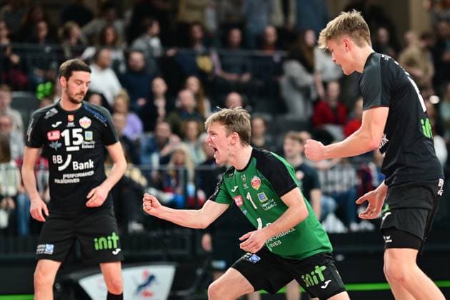Volleyball I Herren I 2023-2024 I Bundesliga I 19. Spieltag I SVG Lüneburg - BADEN VOLLEYS SSC Karlsruhe I 13.2.2024 Der Ball war aus - Mika Ahmann (1, BADEN VOLLEYS SSC Karlsruhe) schreit seinen Jubel heraus Lüneburg LKH Arena Niedersachsen Deutschland Copyright: xLobeca AndreasxHannigx