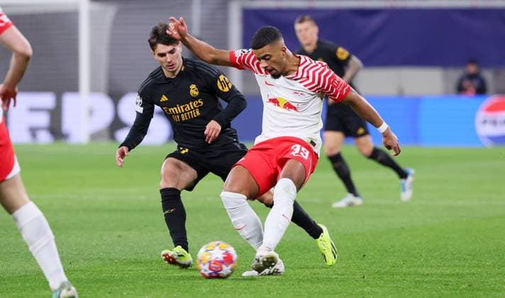 RB Leipzig - Real Madrid Champions League Leipzig, 13.02.2024, Red Bull Arena, Fussball, UEFA Champions League, Achtelfinale , RB Leipzig vs. Real Madrid , Im Bild von links: Brahim Diaz (21, Real), Benjamin Henrichs (39, RB Leipzig). , Only editorial use. , UEFA regulations prohibit any use of photographs as image sequences and or quasi-video ,
