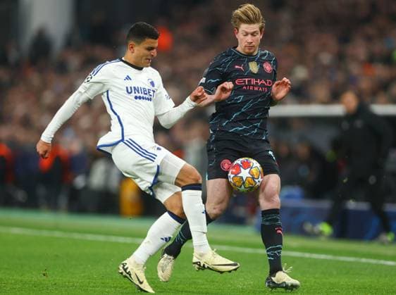 Mohamed Elyounoussi of F.C. Copenhagen battles with Kevin De Bruyne of Manchester City FC Copenhagen v Manchester City, UEFA Champions League, Round of 16, First Leg, Football, Parken Stadium, Copenhagen, Denmark - 13 Feb 2024 EDITORIAL USE ONLY No use with unauthorised audio, video, data, fixture lists, club league logos or live services. Online in-match use limited to 120 images, no video emulation. No use in betting, games or single club league player publications.  Copyright: xKieranxMcManus Shutterstockx 14343227ag