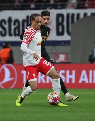 13.02.2024, xgox, Fussball UEFA Champions League 1 8 Finale, RB Leipzig - Real Madrid emspor, v.l. Xavi Simons (RB Leipzig), Federico Valverde (Real Madrid) (DFL DFB REGULATIONS PROHIBIT ANY USE OF PHOTOGRAPHS as IMAGE SEQUENCES and or QUASI-VIDEO) Leipzig