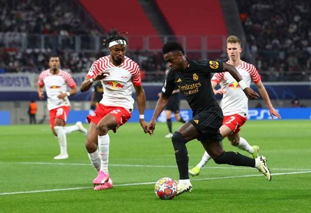 13.02.2024, xtgx, Fussball UEFA Champions League 1 8 Finale, RB Leipzig - Real Madrid emspor, v.l. Mohamed Simakan (RB Leipzig), Vinicius Junior (Real Madrid) (DFL DFB REGULATIONS PROHIBIT ANY USE OF PHOTOGRAPHS as IMAGE SEQUENCES and or QUASI-VIDEO) Leipzig