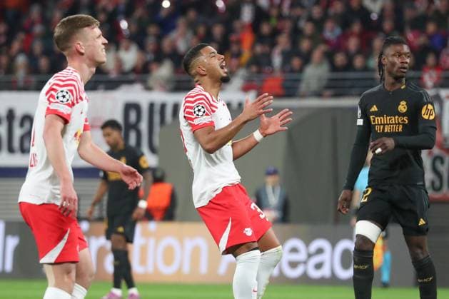 13.02.2024, xgox, Fussball UEFA Champions League 1 8 Finale, RB Leipzig - Real Madrid emspor, v.l. Benjamin Henrichs (Leipzig, 39) enttaeuscht, schaut enttaeuscht, niedergeschlagen, disappointed (DFL DFB REGULATIONS PROHIBIT ANY USE OF PHOTOGRAPHS as IMAGE SEQUENCES and or QUASI-VIDEO) Leipzig