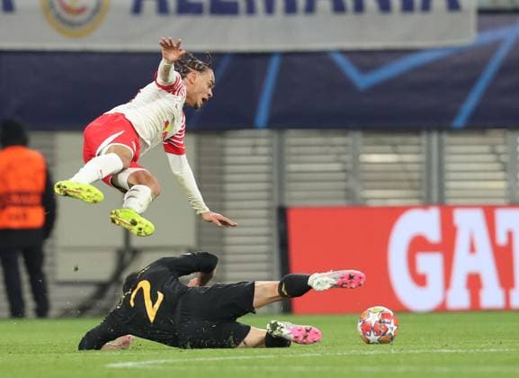 13.02.2024, xtgx, Fussball UEFA Champions League 1 8 Finale, RB Leipzig - Real Madrid emspor, v.l. Xavi Simons (RB Leipzig), Daniel Carvajal (Real Madrid) (DFL DFB REGULATIONS PROHIBIT ANY USE OF PHOTOGRAPHS as IMAGE SEQUENCES and or QUASI-VIDEO) Leipzig