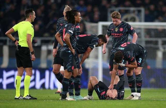 13.02.2024, Fussball UEFA Champions League 2023 2024, Achtelfinale, FC Kopenhagen - Manchester City , im Parken-Stadion Kopenhagen. Jack Grealish (Manchester City) liegt verletzt am Boden