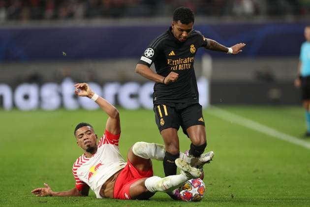 13.02.2024, xtgx, Fussball UEFA Champions League 1 8 Finale, RB Leipzig - Real Madrid emspor, v.l. Benjamin Henrichs (RB Leipzig), Rodrygo (Real Madrid) (DFL DFB REGULATIONS PROHIBIT ANY USE OF PHOTOGRAPHS as IMAGE SEQUENCES and or QUASI-VIDEO) Leipzig