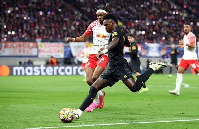 13.02.2024, xtgx, Fussball UEFA Champions League 1 8 Finale, RB Leipzig - Real Madrid emspor, v.l. Mohamed Simakan (RB Leipzig), Vinicius Junior (Real Madrid) (DFL DFB REGULATIONS PROHIBIT ANY USE OF PHOTOGRAPHS as IMAGE SEQUENCES and or QUASI-VIDEO) Leipzig