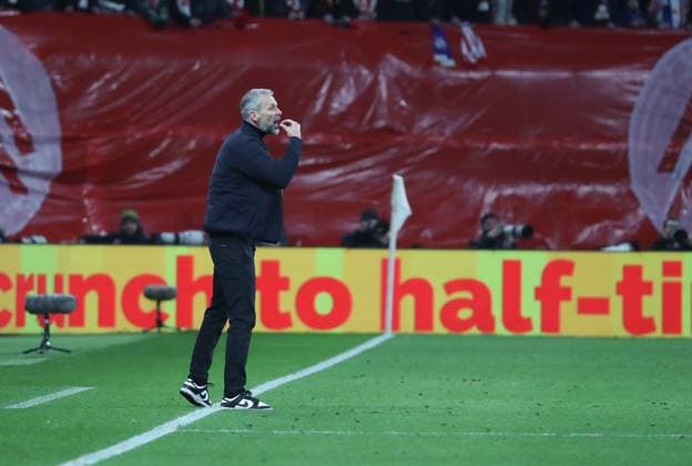 13.02.2024, xgox, Fussball UEFA Champions League 1 8 Finale, RB Leipzig - Real Madrid emspor, v.l. Trainer Marco Rose (RB Leipzig) gibt Anweisungen, gestikuliert, mit den Armen gestikulieren gives instructions, gesticulate (DFL DFB REGULATIONS PROHIBIT ANY USE OF PHOTOGRAPHS as IMAGE SEQUENCES and or QUASI-VIDEO) Leipzig