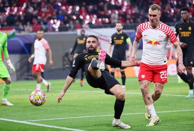 RB Leipzig - Real Madrid Champions League Leipzig, 13.02.2024, Red Bull Arena, Fussball, UEFA Champions League, Achtelfinale , RB Leipzig vs. Real Madrid , Im Bild von links: Daniel Carvajal (2, Real), David Raum (22, RB Leipzig). , Only editorial use. , UEFA regulations prohibit any use of photographs as image sequences and or quasi-video ,
