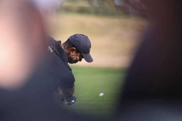 February 13, 2024, Pacific Palisades, California, USA: TIGER WOODS plays a shot from the tee box on the 18th hole during a Tuesday practice round of the The Genesis Invitational in Pacific Palisades, California Pacific Palisades USA - ZUMAt158 20240213_zsp_t158_016 Copyright: xBrentonxTsex