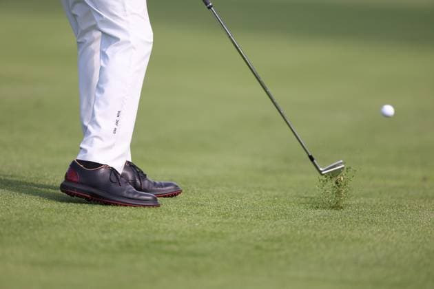 February 13, 2024, Pacific Palisades, California, USA: TIGER WOODS plays a shot from the fairway on the 18th hole during a Tuesday practice round of the The Genesis Invitational in Pacific Palisades, California Pacific Palisades USA - ZUMAt158 20240213_zsp_t158_028 Copyright: xBrentonxTsex