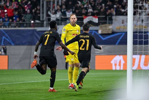 13.02.2024, Fussball, UCL, UEFA Champions League, Achtelfinale, Saison 2023 2024, RB Leipzig - Real Madrid, Brahim Diaz (Real Madrid) freut sich über das Tor zum 1:0 für Real Madrid mit Junior Vinicius (Real Madrid). Torwart PÃ ter Gulacsi (RB Leipzig) xRHR-FOTO TKx Copyright: TeresaxKroeger RHR-FOTOx RHR-FOTO TK
