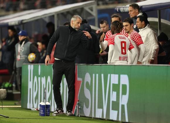 13.02.2024, xtgx, Fussball UEFA Champions League 1 8 Finale, RB Leipzig - Real Madrid emspor, v.l. Trainer Marco Rose (RB Leipzig) gibt anweisungen an , Yussuf Poulsen (RB Leipzig), Amadou Haidara (RB Leipzig), Eljif Elmas (RB Leipzig) Einwechslung (DFL DFB REGULATIONS PROHIBIT ANY USE OF PHOTOGRAPHS as IMAGE SEQUENCES and or QUASI-VIDEO) Leipzig