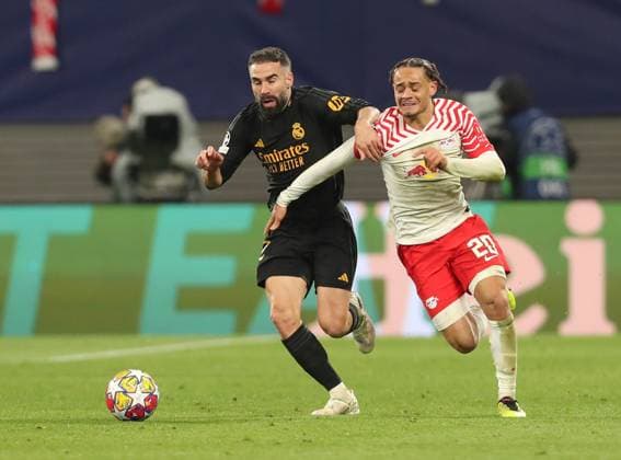 13.02.2024, xtgx, Fussball UEFA Champions League 1 8 Finale, RB Leipzig - Real Madrid emspor, v.l. Daniel Carvajal (Real Madrid), Xavi Simons (RB Leipzig) Gelbe Karte fuer, receive a yellow card (DFL DFB REGULATIONS PROHIBIT ANY USE OF PHOTOGRAPHS as IMAGE SEQUENCES and or QUASI-VIDEO) Leipzig