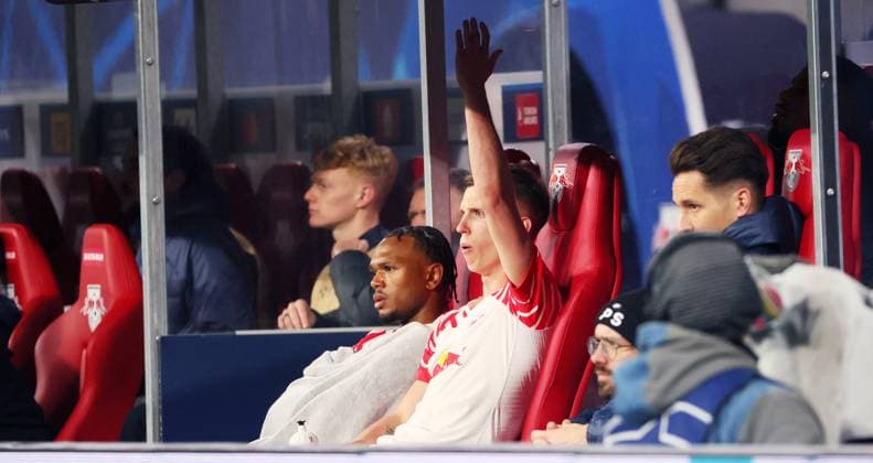 RB Leipzig - Real Madrid Champions League Leipzig, 13.02.2024, Red Bull Arena, Fussball, UEFA Champions League, Achtelfinale , RB Leipzig vs. Real Madrid , Im Bild von links: Lois Openda (17, RB Leipzig), Dani Olmo (7, RB Leipzig) . , Only editorial use. , UEFA regulations prohibit any use of photographs as image sequences and or quasi-video ,