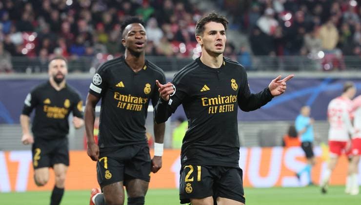 RB Leipzig - Real Madrid Champions League Leipzig, 13.02.2024, Red Bull Arena, Champions League, Achtelfinale , RB Leipzig vs. Real Madrid , Tor für Madrid zum 0:1. Im Bild: Torschütze Brahim Diaz (21, Real) vor Vinicius Junior (7, Real), Torjubel. ,