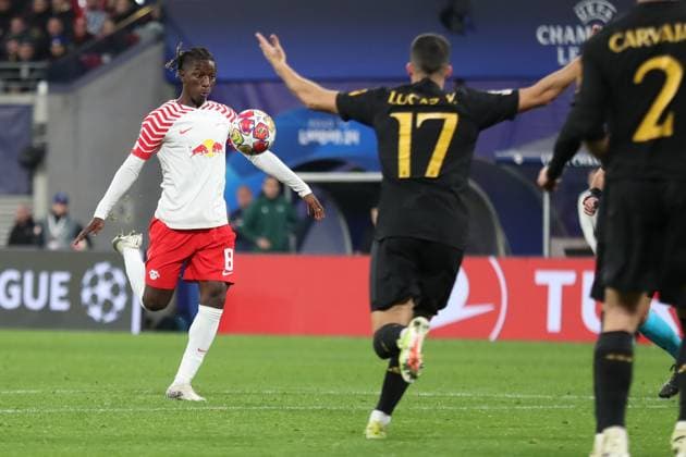 Champions League, Achtelfinale: RB Leipzig vs. Real Madrid, 13.02.24 Amadou Haidara (8, RB Leipzig) holt zum Schuss aus. Fussball, UEFA Champions League, Saison 2023 2024, Achtelfinale: RB Leipzig vs. Real Madrid am 13.02.24 in der Red Bull Arena, Leipzig. Copyright: xBEAUTIFULxSPORTS JanxKaeferx