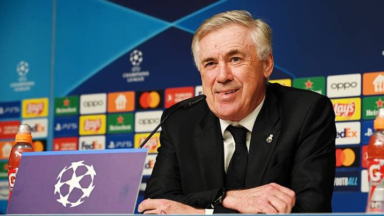 Fußball UEFA Champions League, Saison 2023 2024, Achtelfinale, Hinspiel, RB Leipzig vs. Real Madrid (13.02.2024) Carlo Ancelotti (Trainer Real Madrid) nach dem Spiel RB Leipzig gegen Real Madrid (13.02.2024) auf der Pressekonferenz. Leipzig Sachsen Deutschland Red Bull Arena