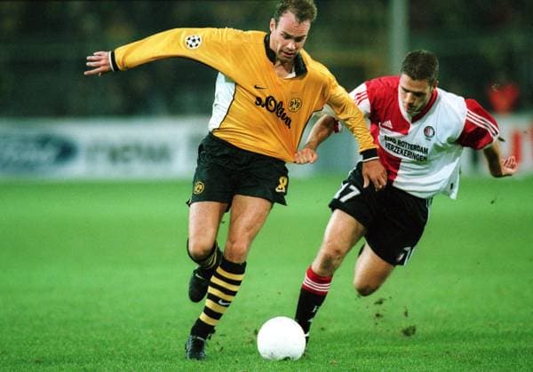 Onderwerp Subject: Borussia Dortmund - Feyenoord Champions League group C Seizoen Season:1999 2000 FOTO PHOTO: Feyenoord s Patrick PAAUWE (R) battles for the ball with Christian NERLINGER (L) Trefwoorden Keywords : L 04 DORTMUND GER Content not available for redistribution in The Netherlands directly or indirectly through any third parties. Copyright: xBSRxAgencyx EDITORIAL USE ONLY