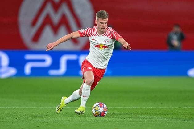 Champions League: RB Leipzig - Real Madrid am 13.02.2023 in der Red Bull Arena in Leipzig Dani Olmo (RB Leipzig) am Ball.