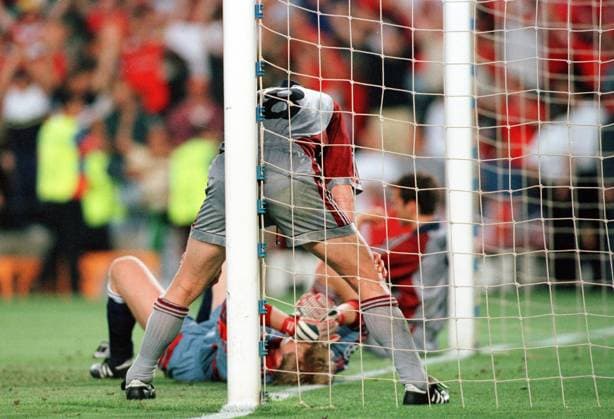 Onderwerp Subject: Manchester United, ManU - Bayern Munchen (2-1) Champions League Final Seizoen Season: 1998 1999 FOTO PHOTO: Sadness by Bayern Munchen , after Manchester United s Ole Gunnar SOLSKJAER (not on Photo) just scored 2-1 in the last second of the champions league final and give Manchester United the victory. Goalkeeper Oliver KAHN, Michael TARNAT (18) and Mehmet SCHOLL can t believe it. Trefwoorden Keywords : 03 ±1102428036219 BARCELONA ESP Content not available for redistribution in The Netherlands directly or indirectly through any third parties. Copyright: xBSRxAgencyx 992221651.JPG EDITORIAL USE ONLY