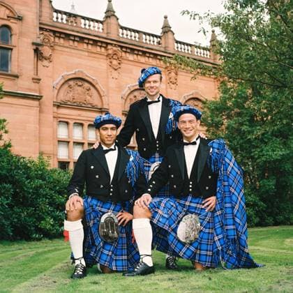 Onderwerp Subject: Glasgow Rangers Kilt photoshoot Reklame: Club Team Country: Glasgow Rangers Seizoen Season: 1999 2000 FOTO PHOTO: Glasgow Rangers Giovanni VAN BRONCKHORST (L), Arthur NUMAN (C) and Michael MOLS dressed in Scottish kilts GLASGOW SCOTLAND Content not available for redistribution in The Netherlands directly or indirectly through any third parties. Copyright: xBSRxAgencyx 992210433