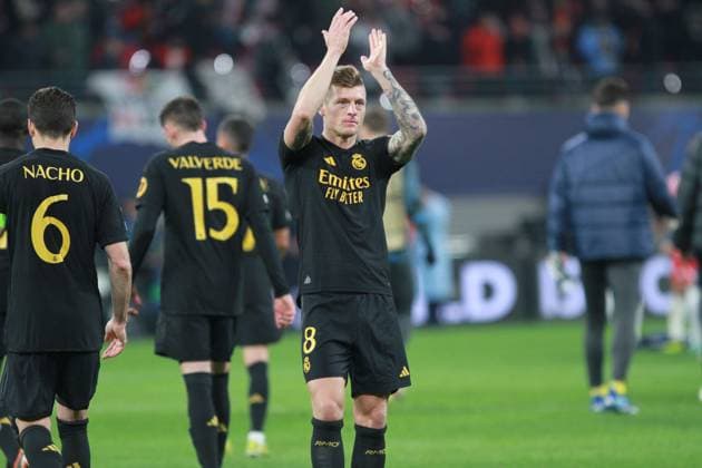 Leipzig, Sachsen, Deutschland, 13.02.2024: Red-Bull-Arena: Champions League: RB Leipzig - Real Madrid: Toni Kroos bedankt sich nach dem Spiel bei den Fans Copyright: xdtsxNachrichtenagenturx dts_30622